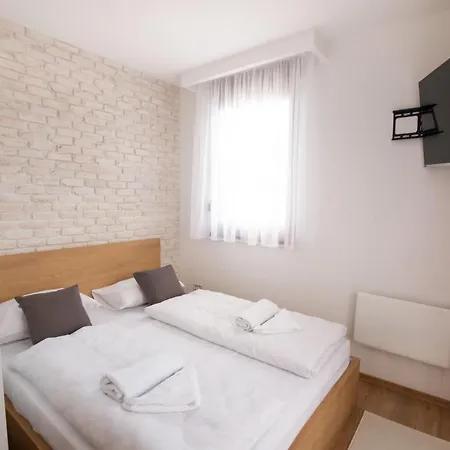 Attic Апартаменты Яхорина