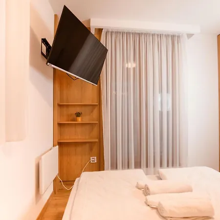 Attic Яхорина